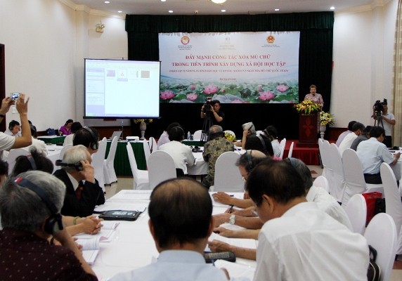 Вьетнам активизирует работу по ликвидации неграмотности - ảnh 1